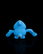 Gnasher blue articulated sea creature toy with long linked limbs displayed on a reflective black surface by 3DPRINTSWA from the Articulated Keychains collection